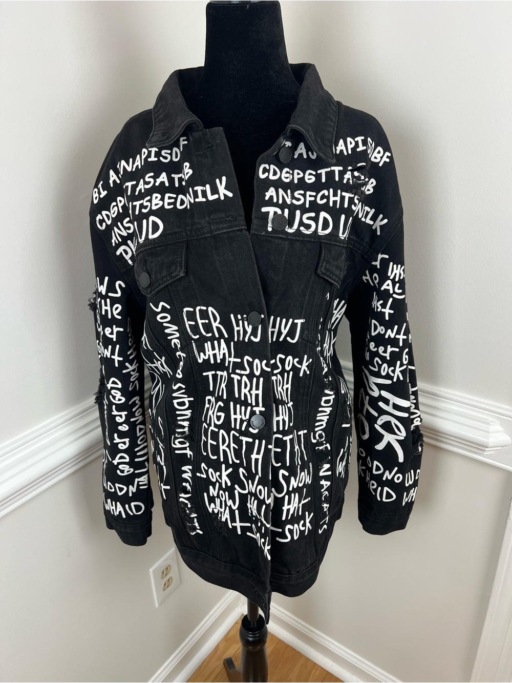 American Bazi CLO Graffiti Script Distressed Denim Trucker Jacket Size M